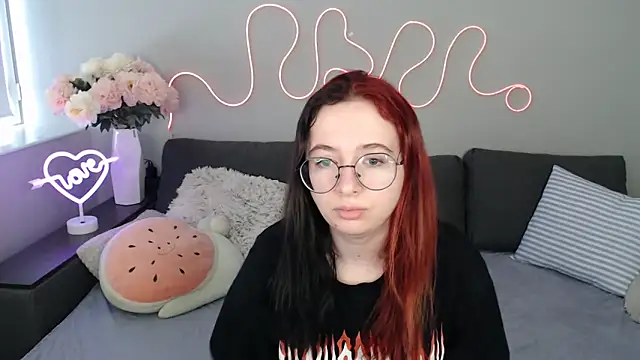 Snapshot of Mini_Diva chatting on November 14, 2025, 9:13 am Mini Diva online show from November 14, 2025, 9:13 am