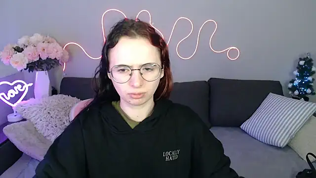 Snapshot of Mini_Diva chatting on December 21, 2025, 9:11 am Mini Diva online show from December 21, 2025, 9:11 am