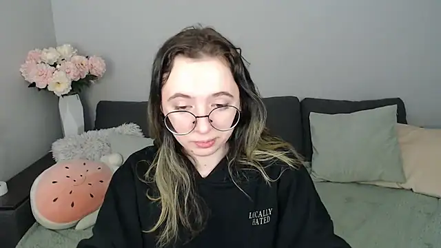 Snapshot of Mini_Diva chatting on October 29, 2025, 9:08 am Mini Diva online show from October 29, 2025, 9:08 am