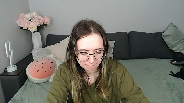 Snapshot of Mini_Diva chatting on October 21, 2025, 8:14 am Mini Diva online show from October 21, 2025, 8:14 am