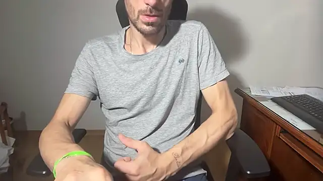 Snapshot of nicolaaaaas chatting on March 15, 2026, 10:44 am nicolaaaaas online show from March 15, 2026, 10:44 am