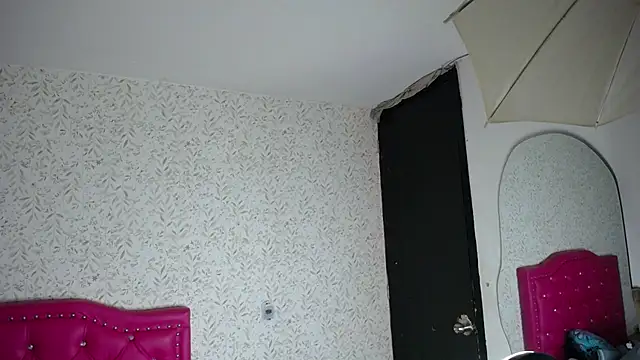 luly pink online show from December 16, 2025, 4:06 am