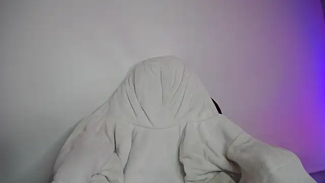 luly pink online show from October 3, 2025, 3:52 am