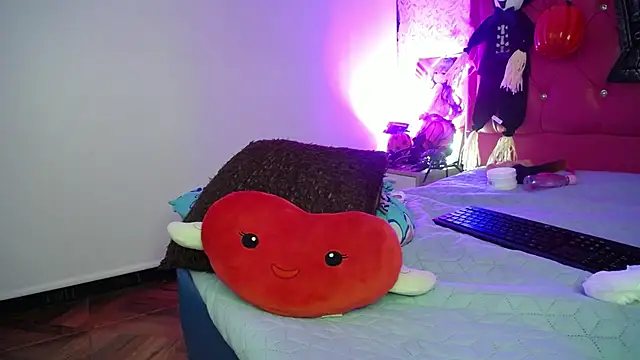 luly pink online show from October 25, 2025, 11:09 am