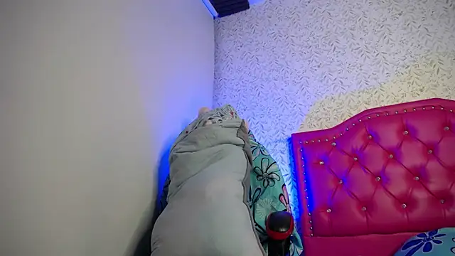 luly pink online show from March 17, 2026, 4:04 am