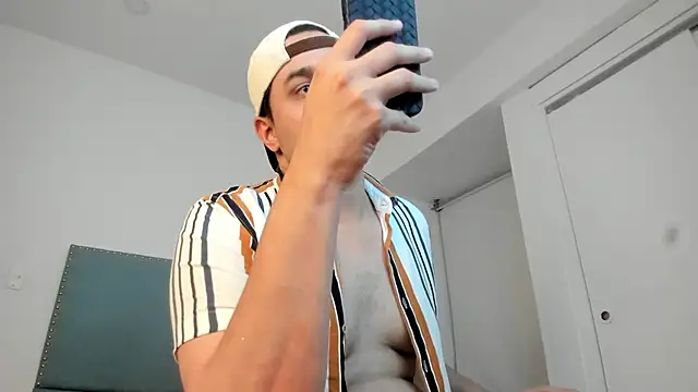 Snapshot of Latin_boy_surprisee chatting on July 5, 2026, 12:48 am Latin boy surprisee online show from July 5, 2026, 12:48 am