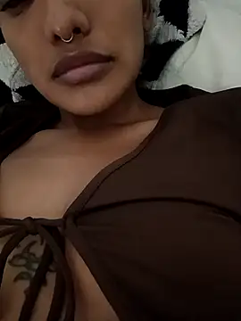 VictoireFeller online show from May 2, 2026, 4:50 am