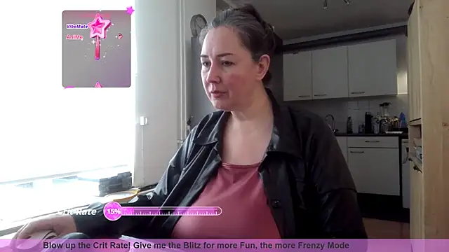 Snapshot of MilfGina chatting on November 14, 2025, 8:51 am MilfGina online show from November 14, 2025, 8:51 am