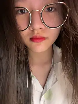 Krixxi22 online show from November 24, 2025, 2:17 pm