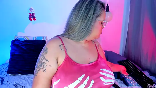 monicabbw  online show from December 20, 2024, 7:39 pm