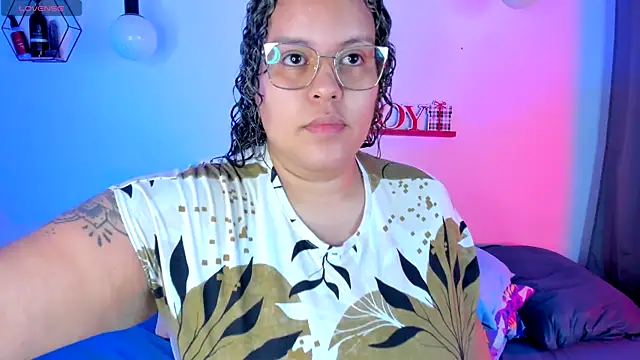 monicabbw  online show from January 13, 2025, 2:00 pm