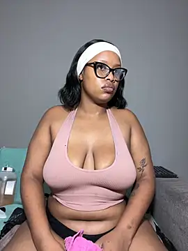 Snapshot of MimiCurves chatting on November 15, 2025, 1:48 pm MimiCurves online show from November 15, 2025, 1:48 pm