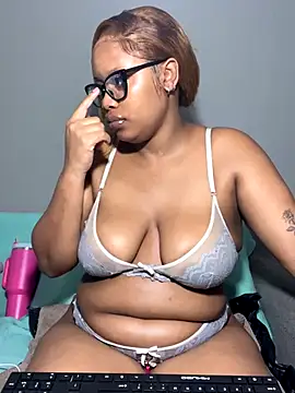 Snapshot of MimiCurves chatting on November 23, 2025, 8:30 pm MimiCurves online show from November 23, 2025, 8:30 pm