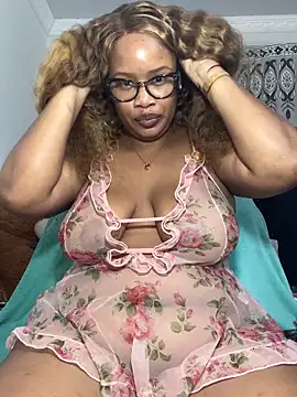 MimiCurves online show from May 3, 2026, 2:31 pm