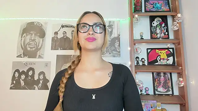 Snapshot of Meowlody chatting on October 8, 2025, 10:32 pm Meowlody online show from October 8, 2025, 10:32 pm