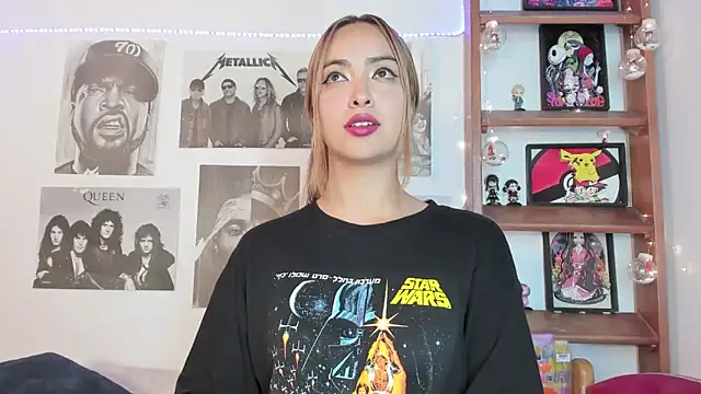 Snapshot of Meowlody chatting on March 22, 2025, 4:35 am Meowlody online show from March 22, 2025, 4:35 am