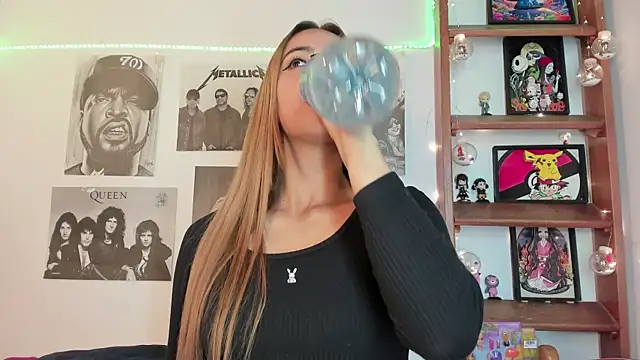 Snapshot of Meowlody chatting on February 27, 2025, 12:36 am Meowlody online show from February 27, 2025, 12:36 am