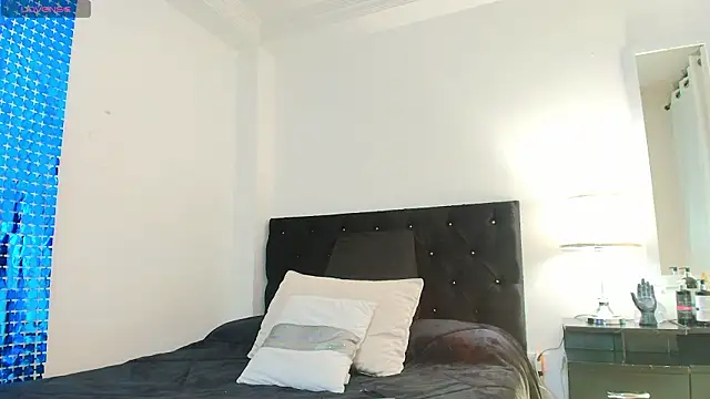 Snapshot of MeganLorensx chatting on February 3, 2026, 6:35 pm MeganLorensx online show from February 3, 2026, 6:35 pm