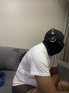 jaytee198610 online show from April 30, 2026, 7:43 pm