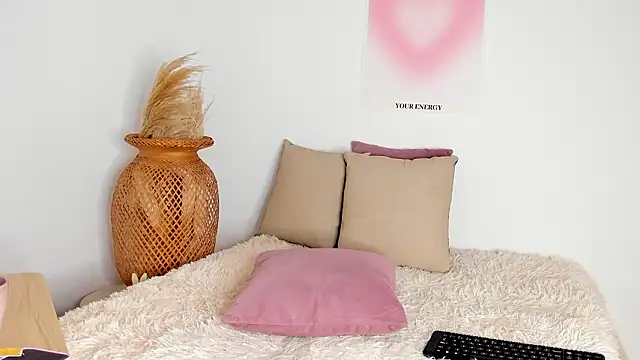 Snapshot of EmmaCollemann chatting on February 7, 2026, 12:51 am EmmaCollemann online show from February 7, 2026, 12:51 am