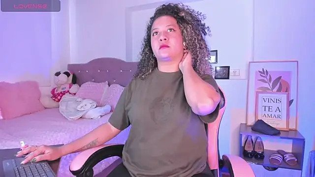 Snapshot of Kenia_tompson01 chatting on October 7, 2025, 8:21 pm Kenia tompson01 online show from October 7, 2025, 8:21 pm