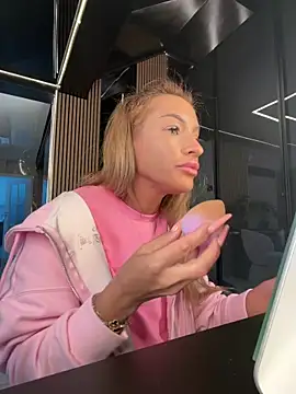 LovingBlondie online show from May 3, 2026, 5:01 am