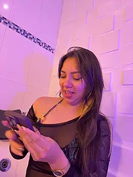 AliceHanz online show from December 17, 2025, 4:39 am