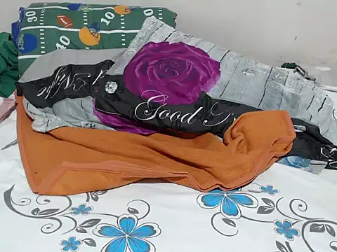 Snapshot of trina_kay chatting on October 16, 2025, 9:45 pm trina kay online show from October 16, 2025, 9:45 pm