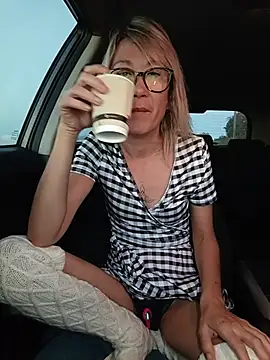 Snapshot of Timide_girl2 chatting on October 26, 2025, 6:25 am Timide girl2 online show from October 26, 2025, 6:25 am