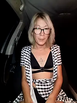 Snapshot of Timide_girl2 chatting on October 21, 2025, 4:23 am Timide girl2 online show from October 21, 2025, 4:23 am