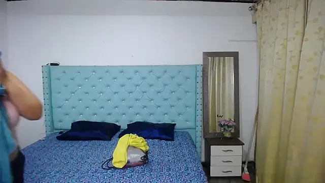 Snapshot of littleflower4you chatting on September 17, 2025, 12:18 pm littleflower4you online show from September 17, 2025, 12:18 pm