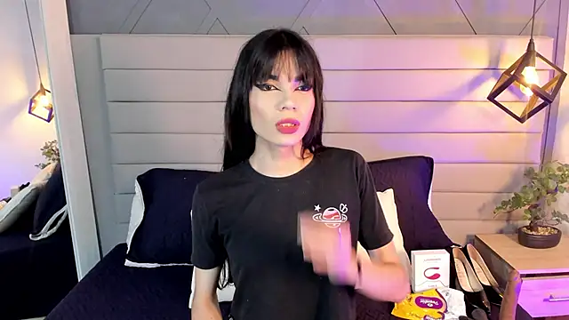 LadyLuminary online show from November 6, 2025, 7:40 pm