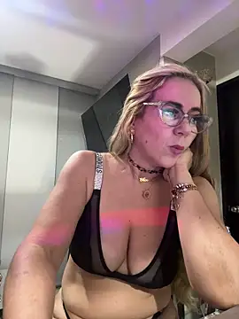LARIANA RIVERA23 online show from February 25, 2025, 11:26 pm