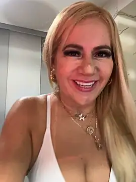 Snapshot of LARIANA_RIVERA23 chatting on June 30, 2026, 8:47 am LARIANA RIVERA23 online show from June 30, 2026, 8:47 am