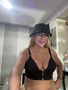 Snapshot of LARIANA_RIVERA23 chatting on June 28, 2026, 7:25 am LARIANA RIVERA23 online show from June 28, 2026, 7:25 am