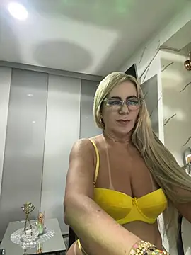 Snapshot of LARIANA_RIVERA23 chatting on May 11, 2026, 8:27 am LARIANA RIVERA23 online show from May 11, 2026, 8:27 am