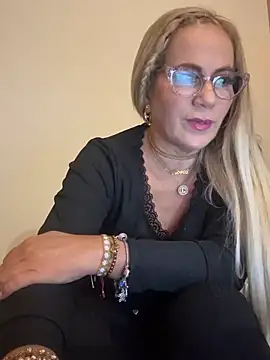 Snapshot of LARIANA_RIVERA23 chatting on July 13, 2026, 8:13 am LARIANA RIVERA23 online show from July 13, 2026, 8:13 am