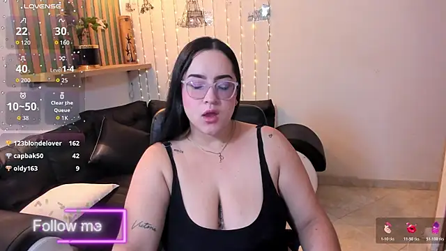 Sofiia davis23 online show from May 8, 2026, 1:59 pm