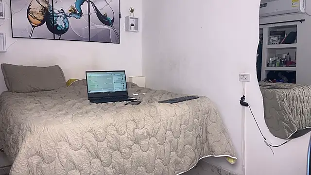 wendy alejo1712 online show from February 4, 2026, 1:33 am