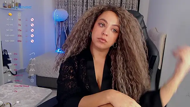  Just a queen 3 online show from October 12, 2025, 5:25 pm