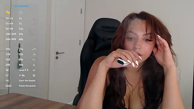 Snapshot of _Just_a_queen_3 chatting on May 17, 2026, 10:37 am Just a queen 3 online show from May 17, 2026, 10:37 am