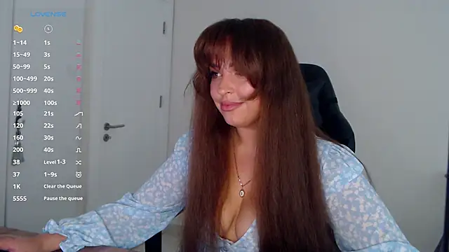 Snapshot of _Just_a_queen_3 chatting on April 14, 2026, 6:02 pm Just a queen 3 online show from April 14, 2026, 6:02 pm