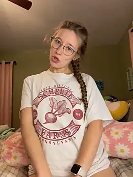 Snapshot of sage__marie chatting on September 17, 2025, 10:50 am sage marie online show from September 17, 2025, 10:50 am