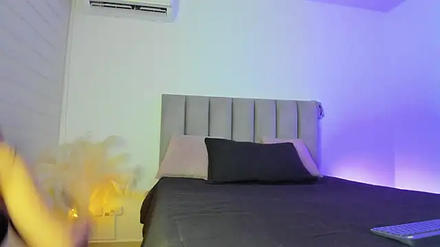 Snapshot of CandyMeyerss_ chatting on June 24, 2026, 5:39 am CandyMeyerss online show from June 24, 2026, 5:39 am