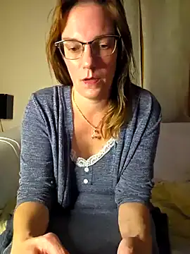 Snapshot of SpiceLea chatting on October 12, 2025, 7:37 pm SpiceLea online show from October 12, 2025, 7:37 pm