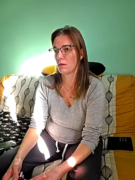 Snapshot of SpiceLea chatting on October 23, 2025, 1:10 pm SpiceLea online show from October 23, 2025, 1:10 pm