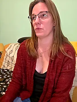 Snapshot of SpiceLea chatting on December 2, 2025, 1:02 pm SpiceLea online show from December 2, 2025, 1:02 pm