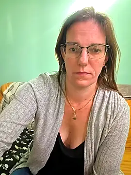 Snapshot of SpiceLea chatting on November 10, 2025, 2:22 pm SpiceLea online show from November 10, 2025, 2:22 pm