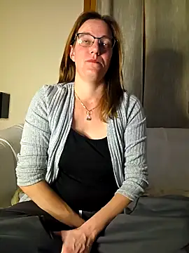 Snapshot of SpiceLea chatting on October 13, 2025, 7:37 pm SpiceLea online show from October 13, 2025, 7:37 pm