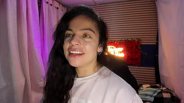 Snapshot of rosse_2504 chatting on March 16, 2026, 11:25 am rosse 2504 online show from March 16, 2026, 11:25 am